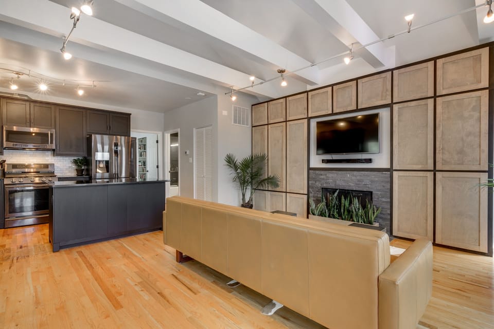 Flooring, Hardwood, Floor, Furniture, Indoors