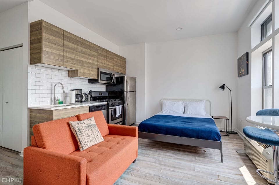 Couch, Furniture, Room, Indoors, Living Room