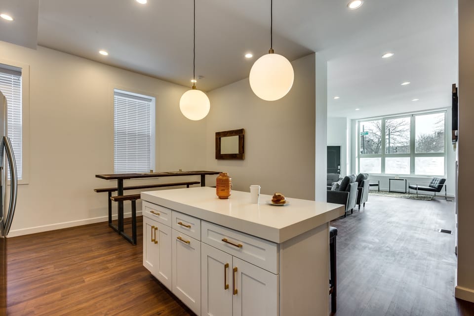 Flooring, Floor, Hardwood, Indoors, Room