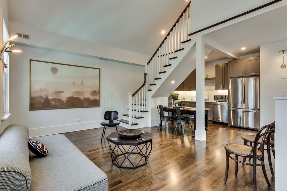 Flooring, Floor, Hardwood, Building, Living Room