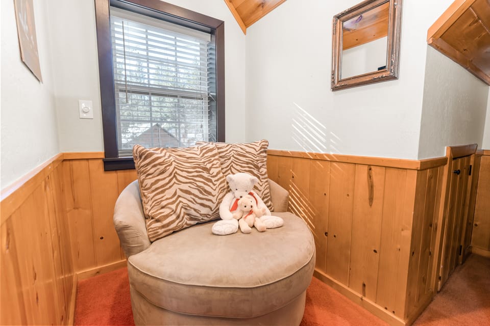 Oversize Couch in Kids Room