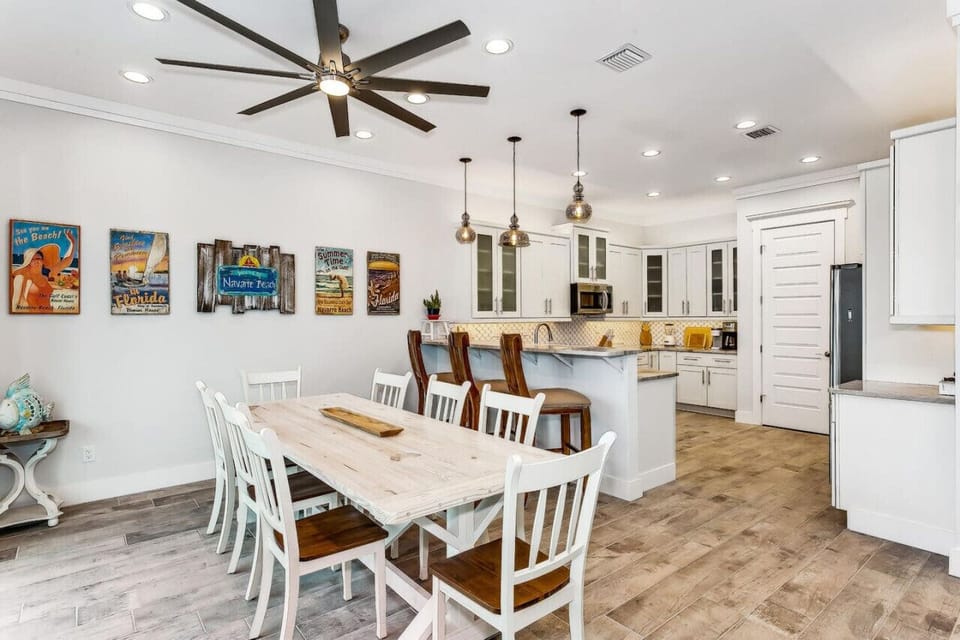 Dining Area looking into Kitchen