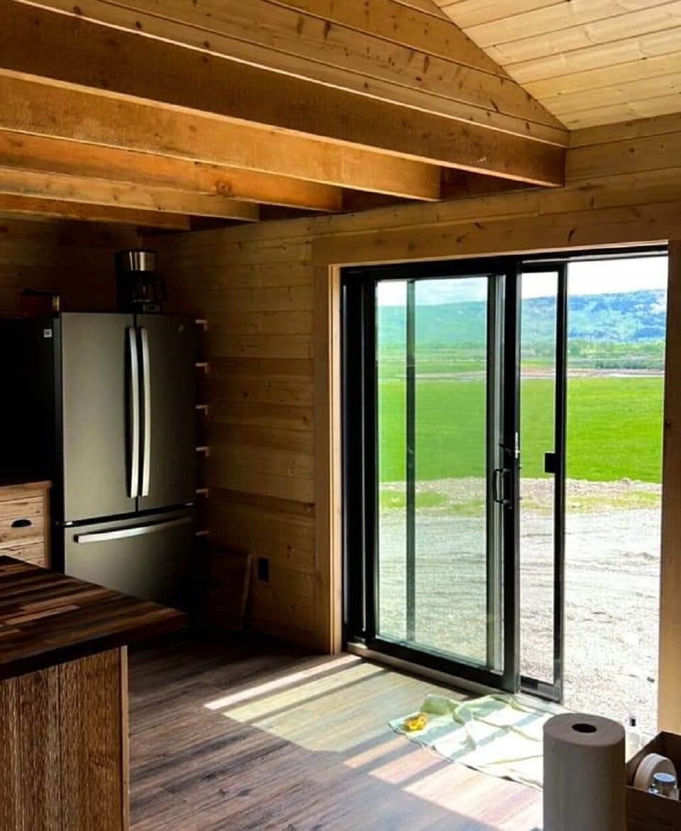 Expansive views, Patio & Picnic Table, Gas BBQ with Propane 