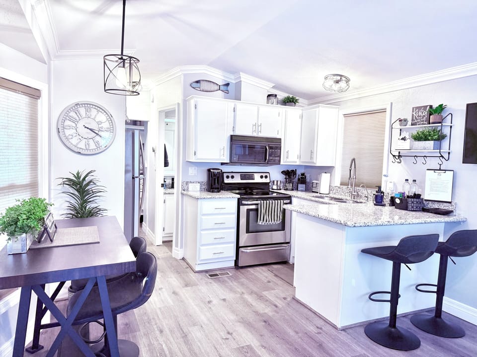 Kitchen & Dining Area