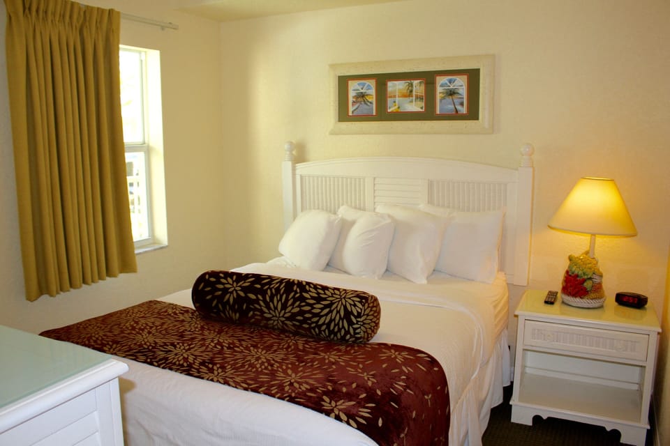 Unit with King size bed. The exact unit will be assigned upon arrival. Views, colors, and decorations may vary.