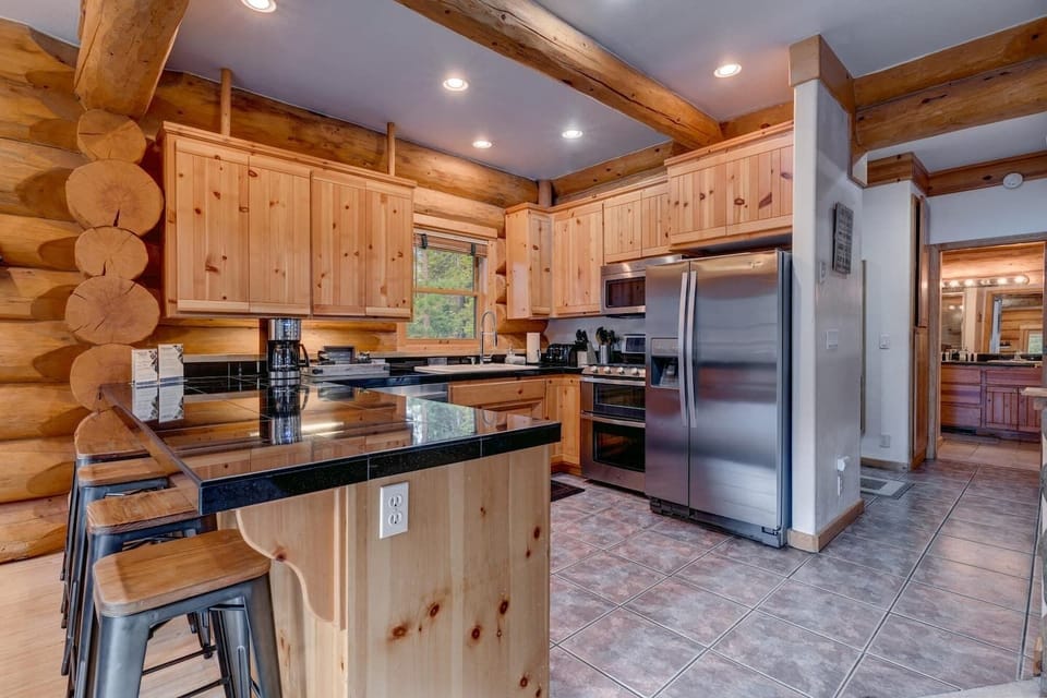 Large Kitchen Stainless Appliances and Breakfast Bar