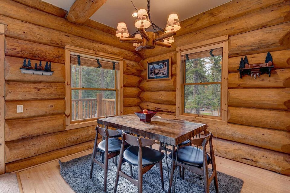 Table seating for 4