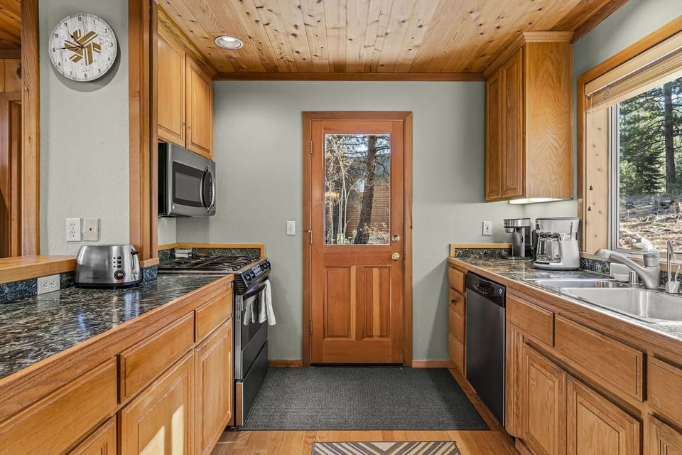 The kitchen is equipped with everything you need to prepare a family meal