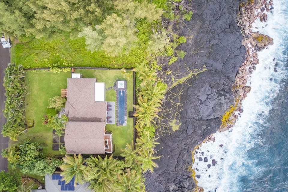 Hale mar is just steps from the ocean bluffs