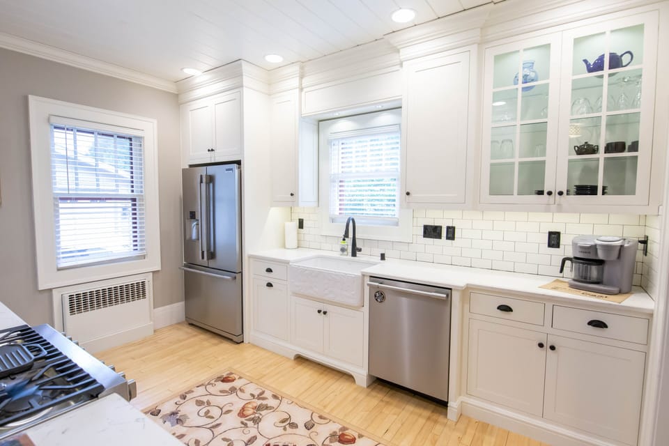 Kitchen, Farm Sink, Dishwasher 