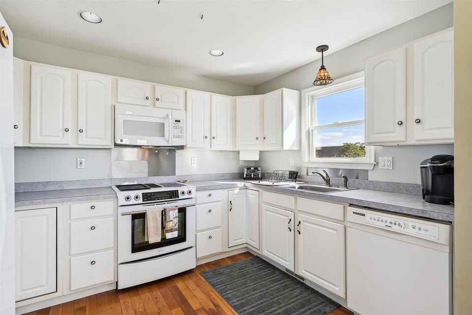 Kitchen -Main Level