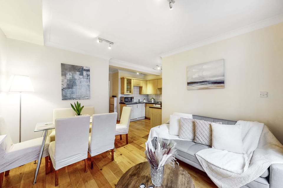 Living Room / Lounge