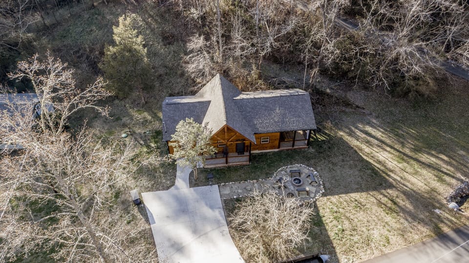 Huge yard with creek running at the front of the property. 