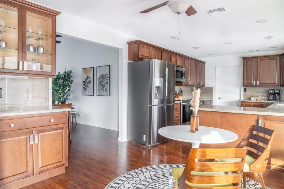 Kitchen, breakfast table, barware