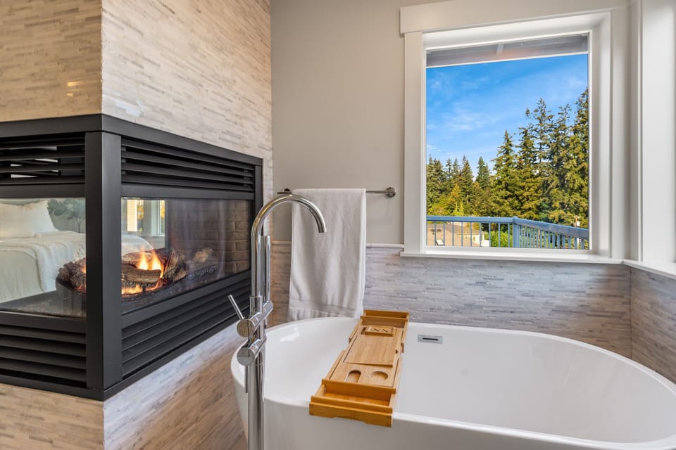 Master Bath Tub 