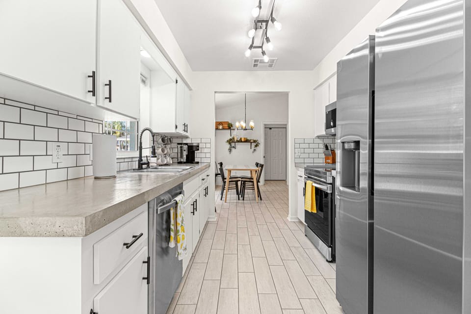 Full kitchen