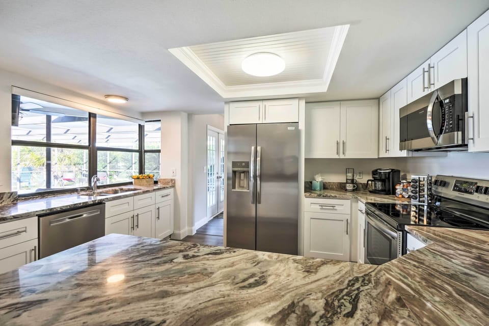 Kitchen | Fully Equipped | Coffee Maker | Cooking Basics | Dishware/Flatware