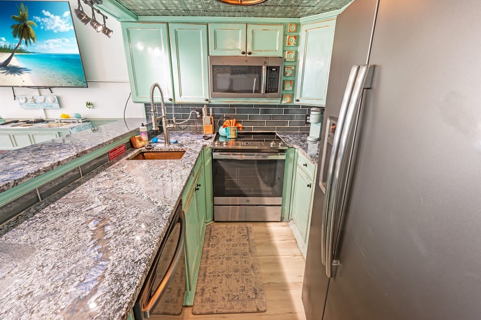 Full-Sized Kitchen