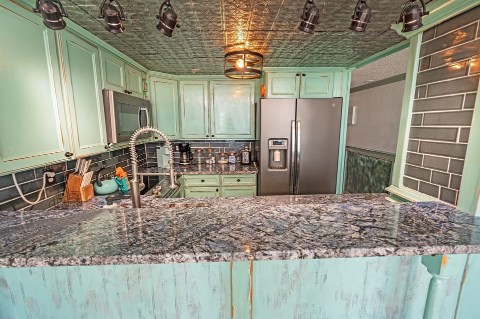 Full-Sized Kitchen