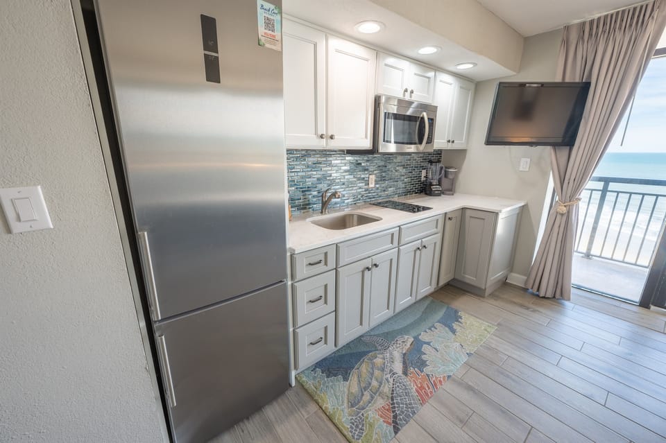 Direct Oceanfront, Beautifully Decorated