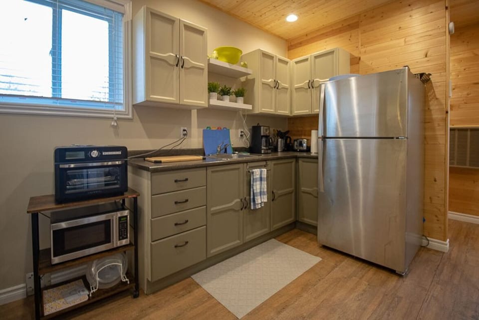 Fully Equipped Kitchen (no Dishwasher)