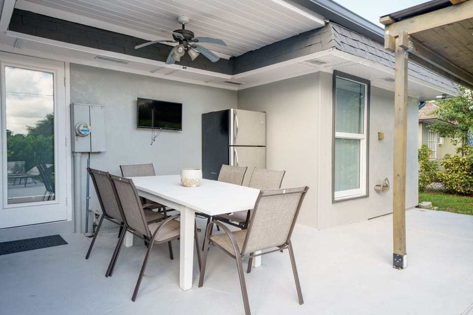 Outdoor dining
