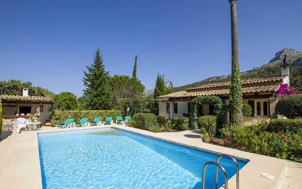 Beautiful villa with swimming pool