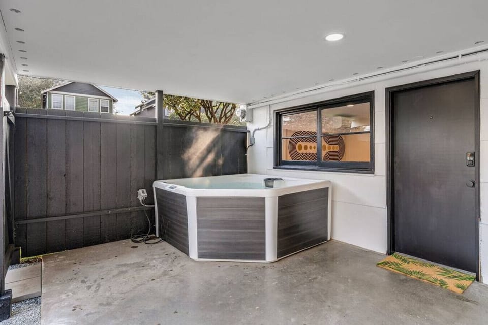 Enjoy the hot tub in a totally enclosed and private space.