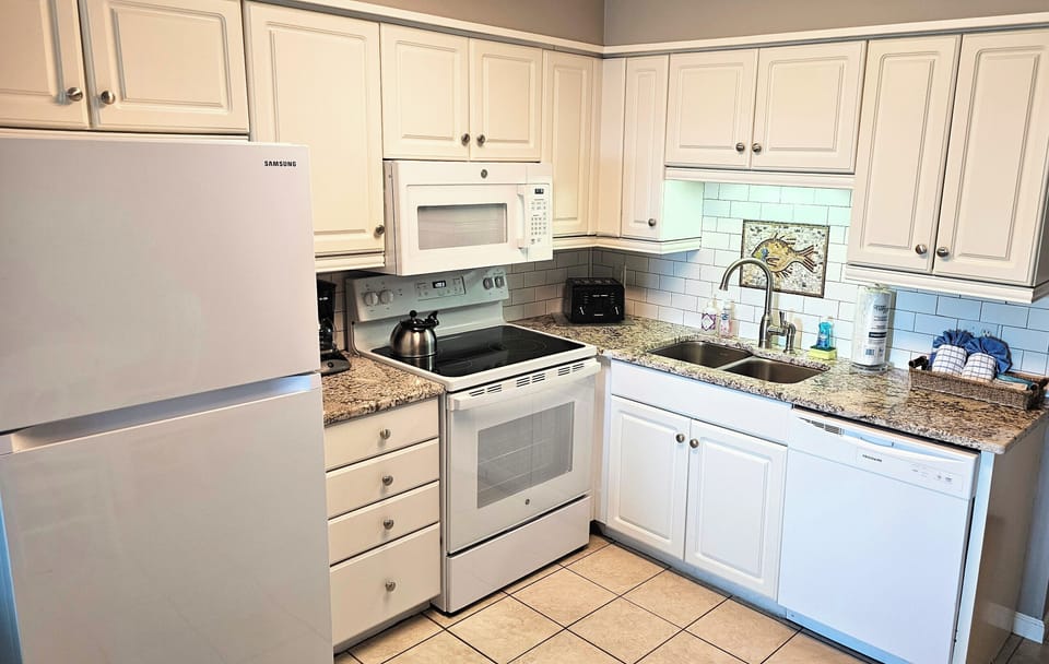 New countertops, new oven/stove and microwave!