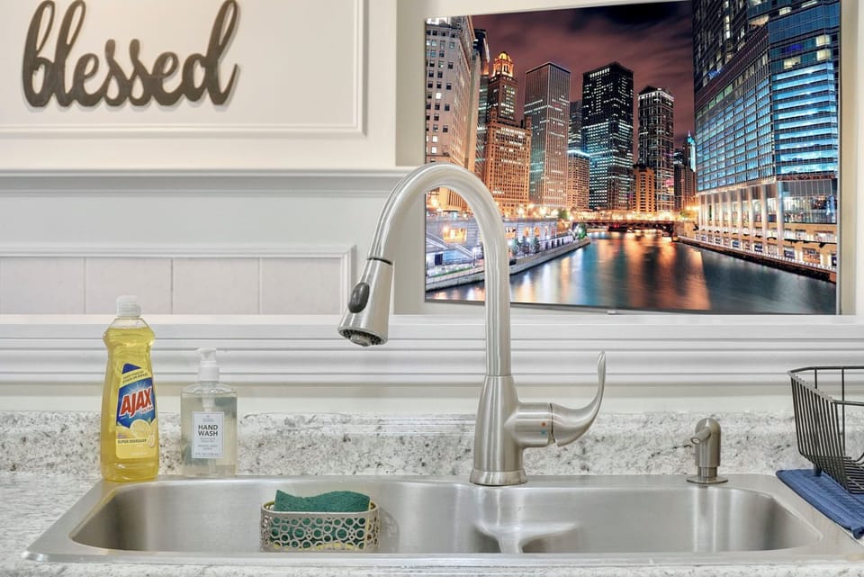 Kitchen sink with essential 