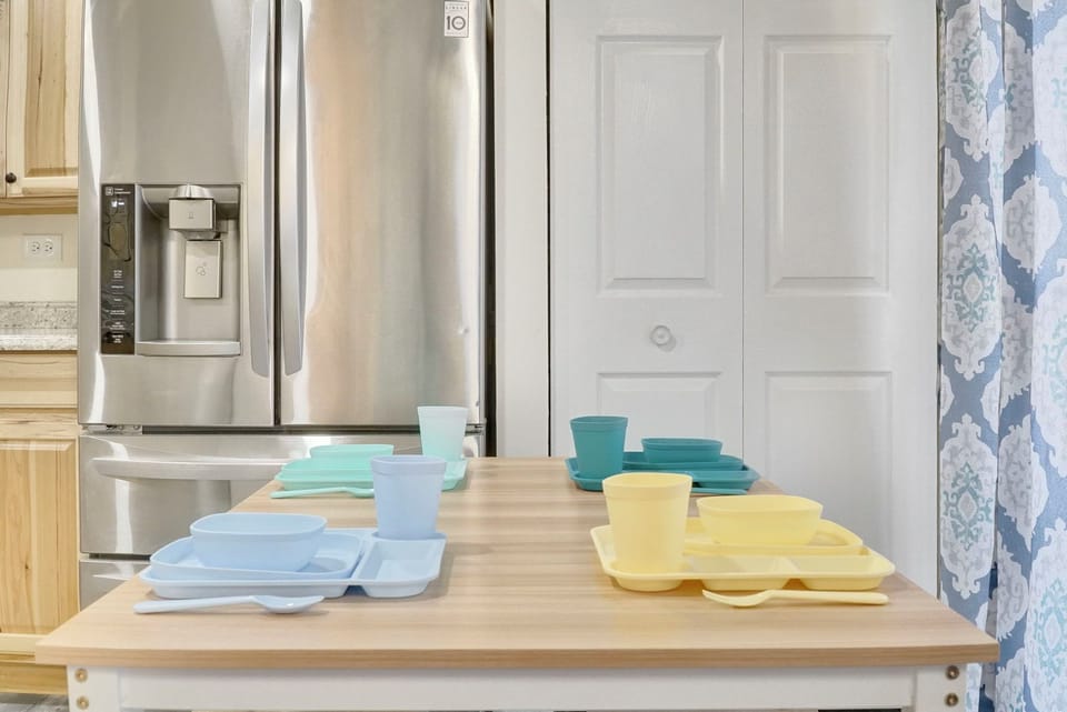 Kitchen table for 4, includes kids’ dinnerware and cutlery.