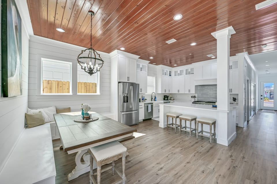 Dining Area (first floor)