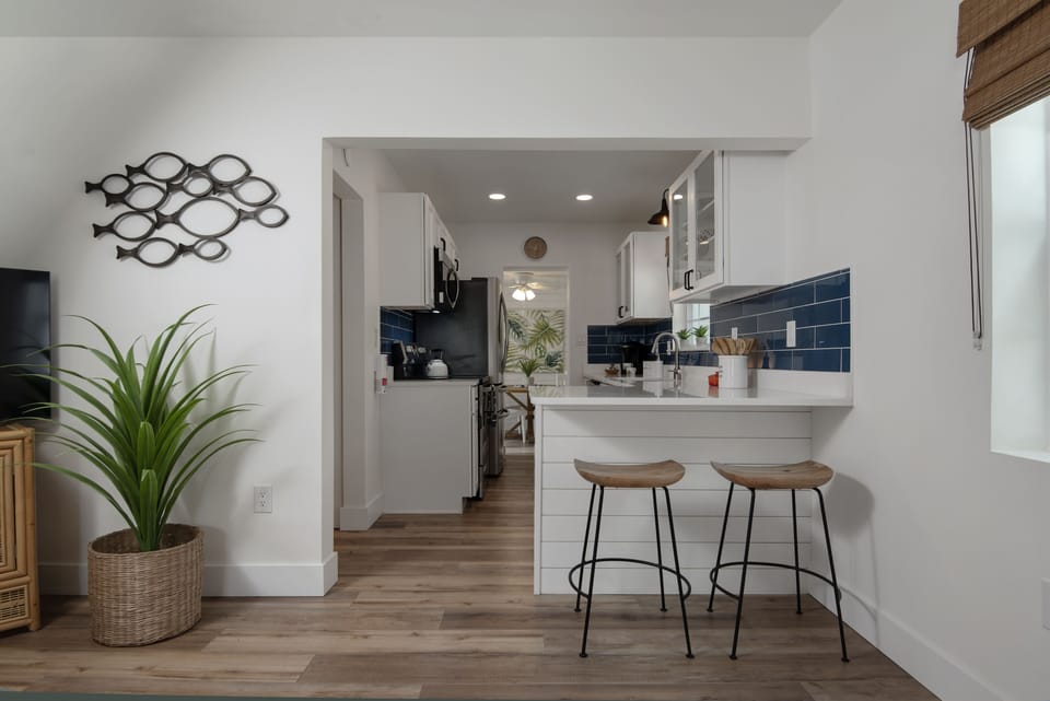 Kitchen breakfast counter