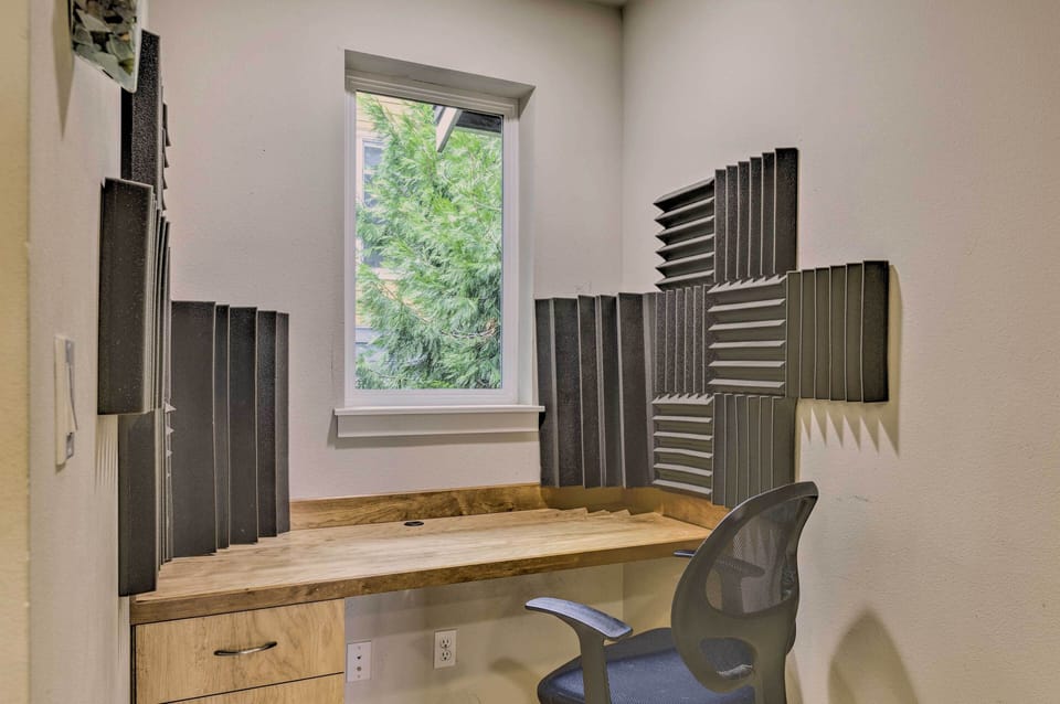 Desk Area | 2nd Floor