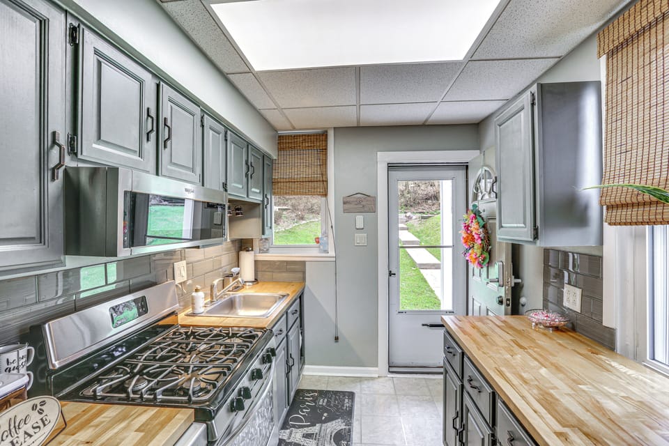 Kitchen | 1st Floor | Toaster | Dishware & Flatware