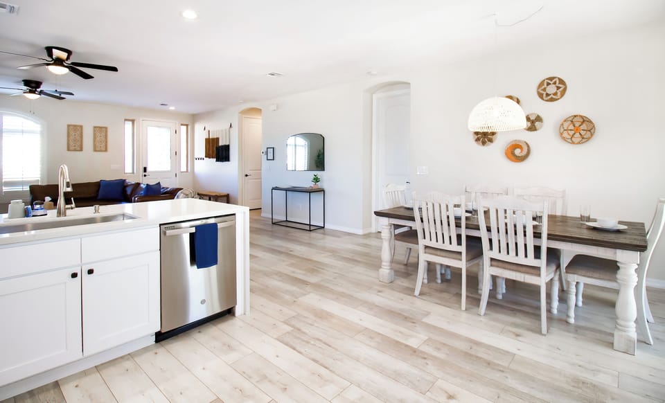 Open floor plan - kitchen & dining area.