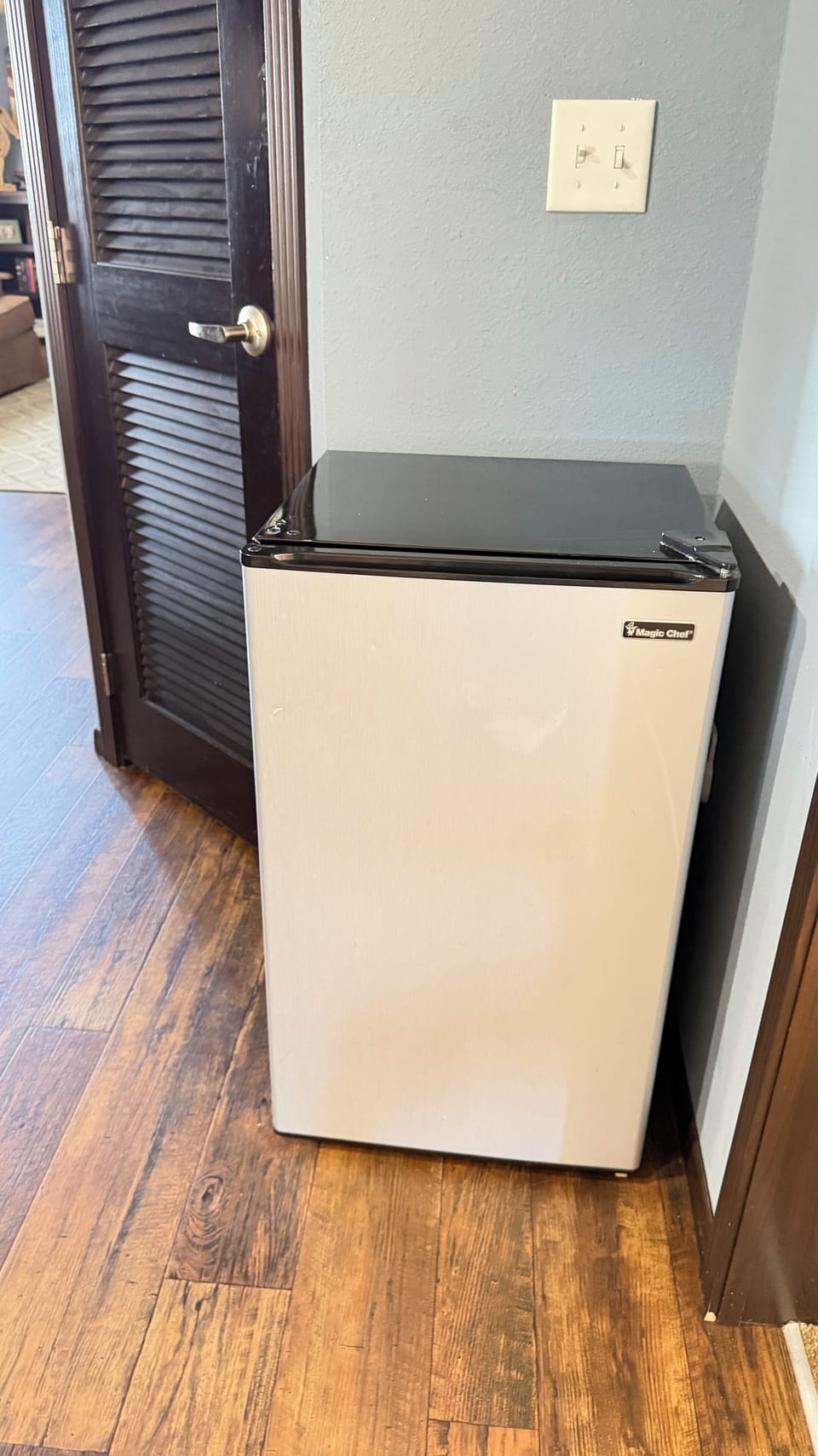 Mini fridge