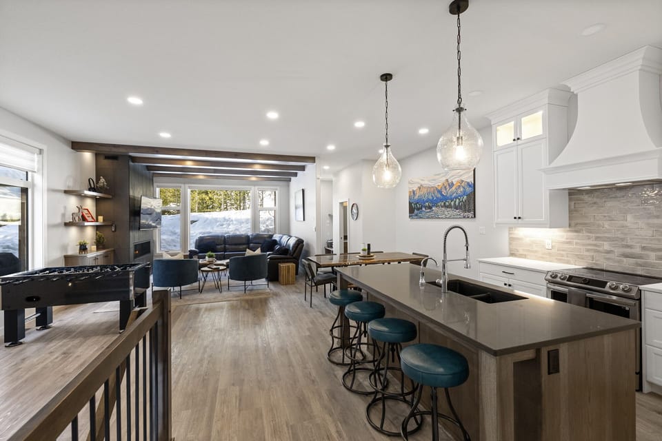Fully equipped kitchen with coffee, espresso, filtered drinking water etc.