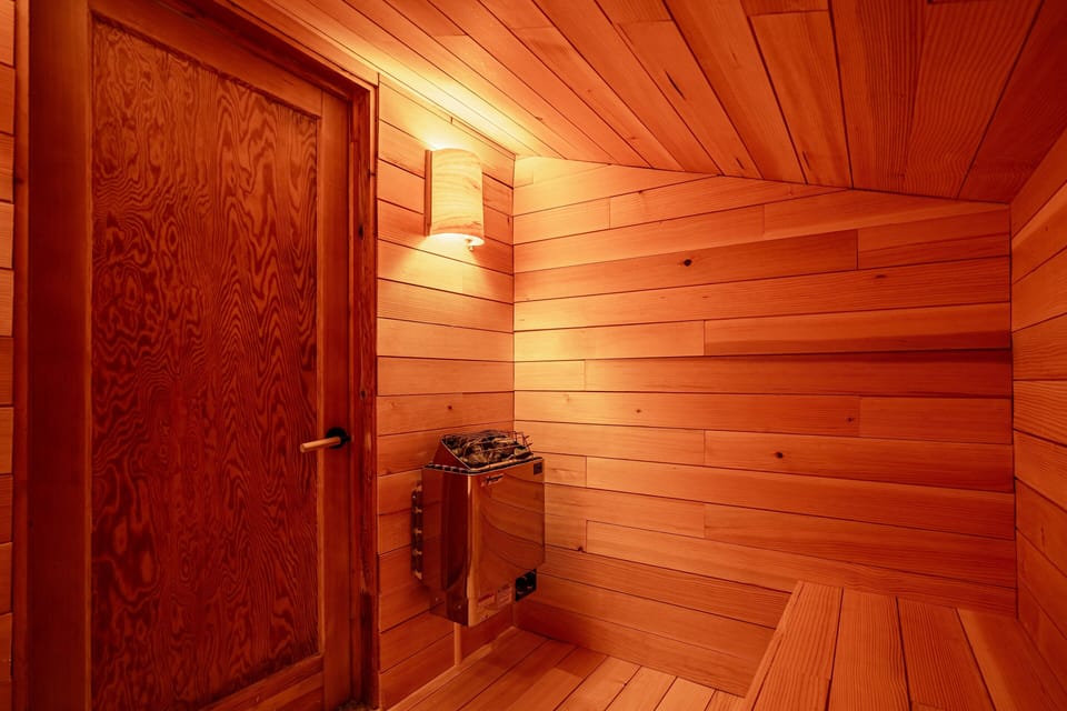 Private sauna with seating for 4-5