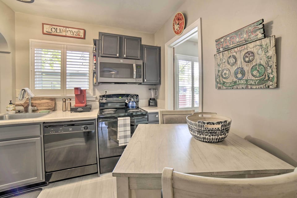 Kitchen | Pots & Pans | Cooking Utensils | Slow Cooker | Dishware & Flatware