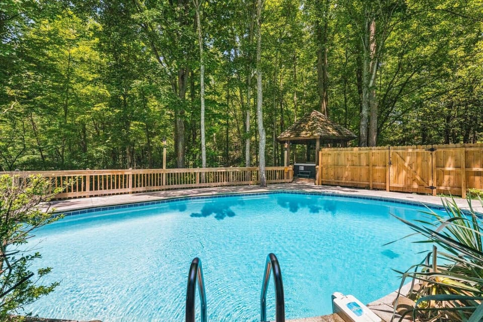 Massive pool that has heating options upon request and fee!