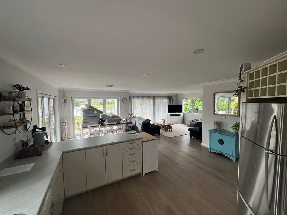 Kitchen, dining, lounge. 