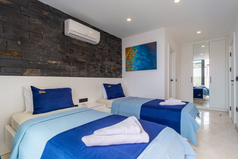 Ground floor twin bedroom