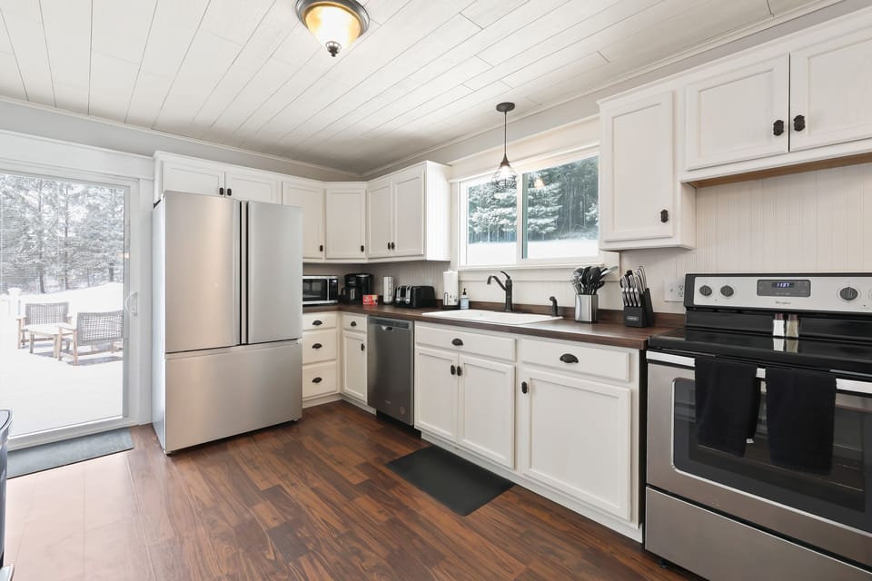 Fridge has built-in water and ice 