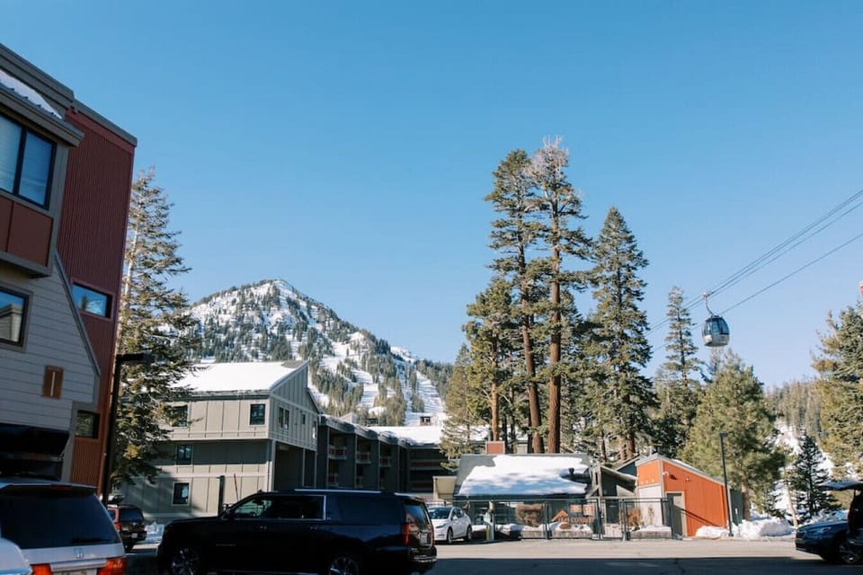 Near Mammoth Mountain – the perfect retreat for your mountain adventures!