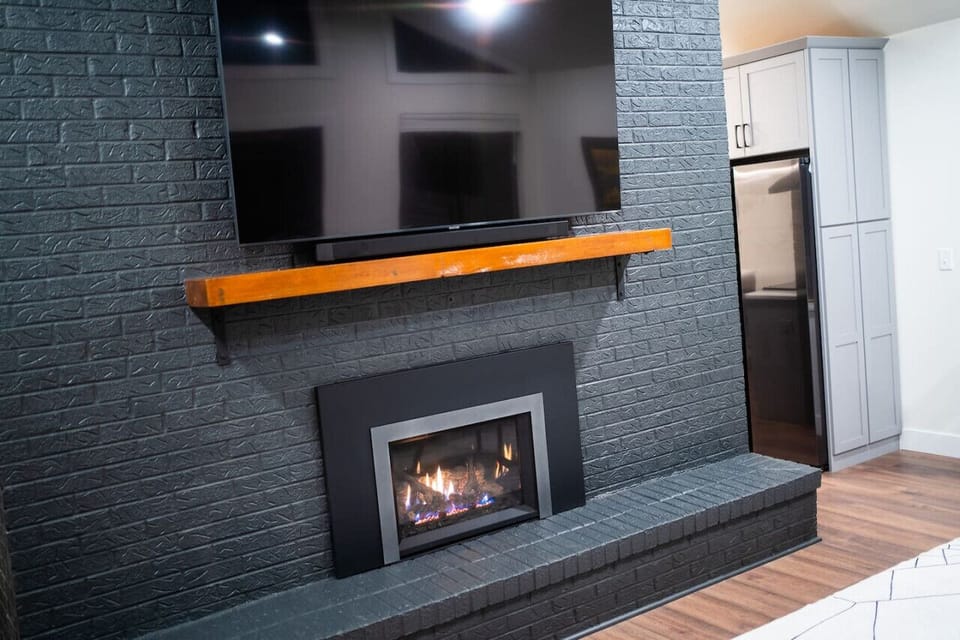 “Loved the fireplace and hot tub. Super clean. Beautiful!” – Jennifer