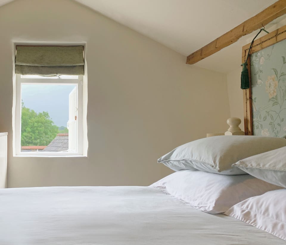 The kingsize bed zoom