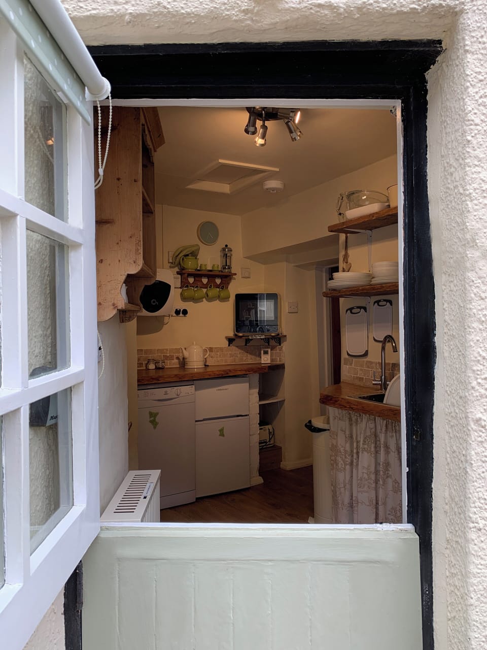 open stable door to the kitchen