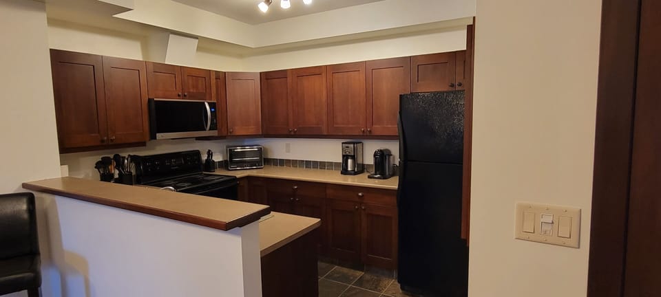 Fully equipped kitchen with Nespresso maker (some large pods included).