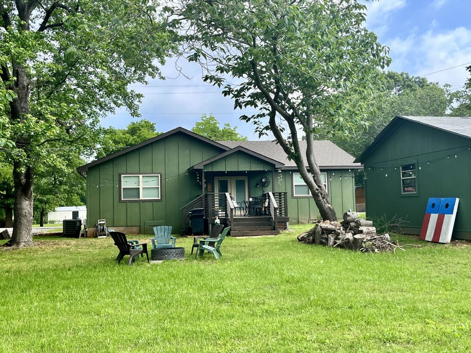 Spacious, all new, clean, large trees, fire pit, grill, watercraft parking